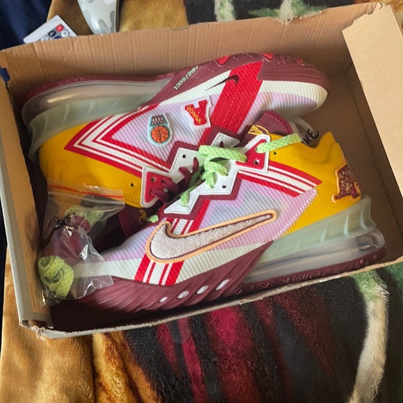 Lebron XVII - Picture 1 of 1